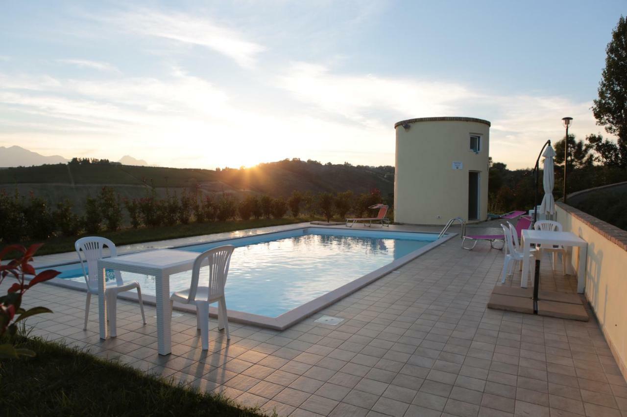 Agriturismo Terra Dei Falchi Castilenti Екстер'єр фото